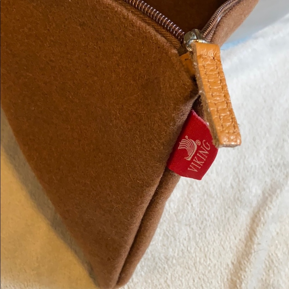 Viking cruise toiletries bag in brown wool - Picture 4 of 5
